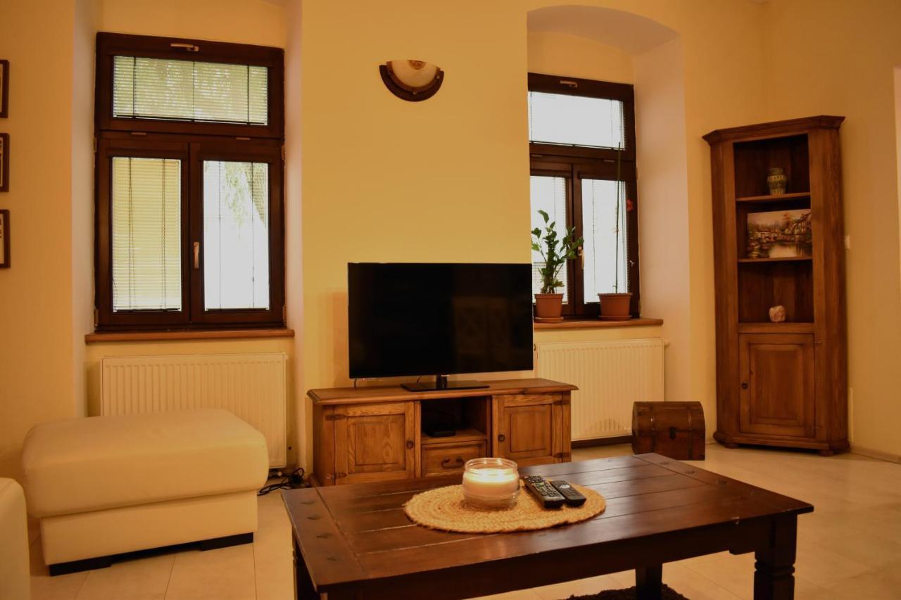 Apartamento Old Town Bratislava 1Bdr Private Parking Exterior foto